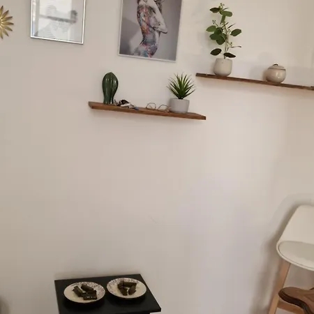 Le Marais,center ,5 Minute Eiffel Tour And Louvre Meusm ,1 Mins Metro Apartment *