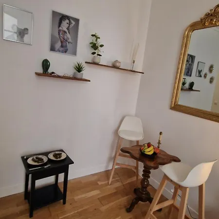 Le Marais,center ,5 Minute Eiffel Tour And Louvre Meusm ,1 Mins Metro Apartment *