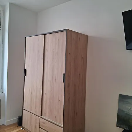 Le Marais,center ,5 Minute Eiffel Tour And Louvre Meusm ,1 Mins Metro