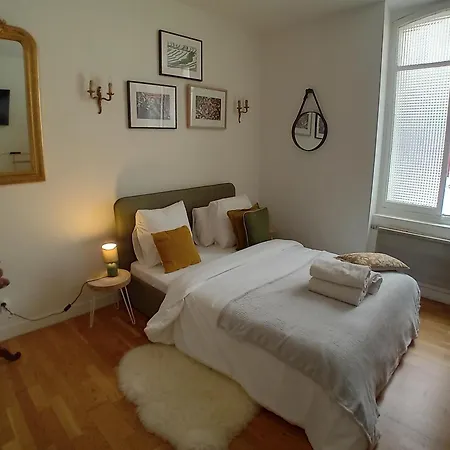 Le Marais,center ,5 Minute Eiffel Tour And Louvre Meusm ,1 Mins Metro *