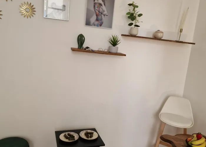 Le Marais,center ,5 Minute Eiffel Tour And Louvre Meusm ,1 Mins Metro Apartment *
