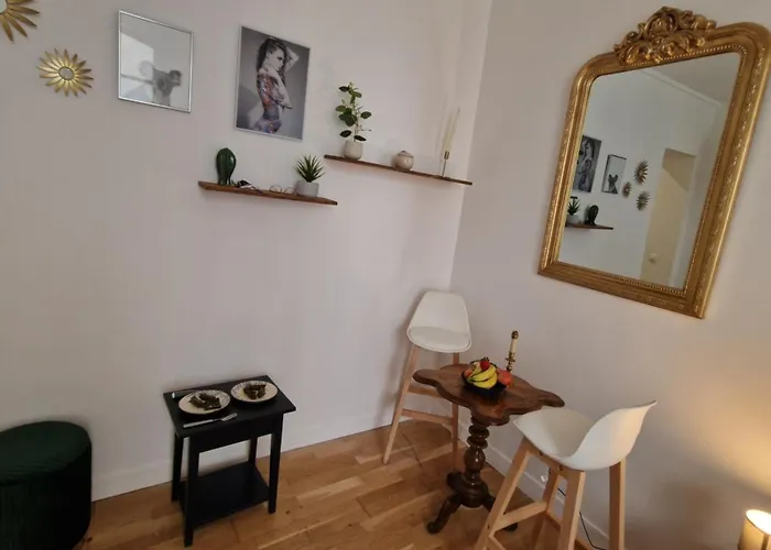 Le Marais,center ,5 Minute Eiffel Tour And Louvre Meusm ,1 Mins Metro Apartment *