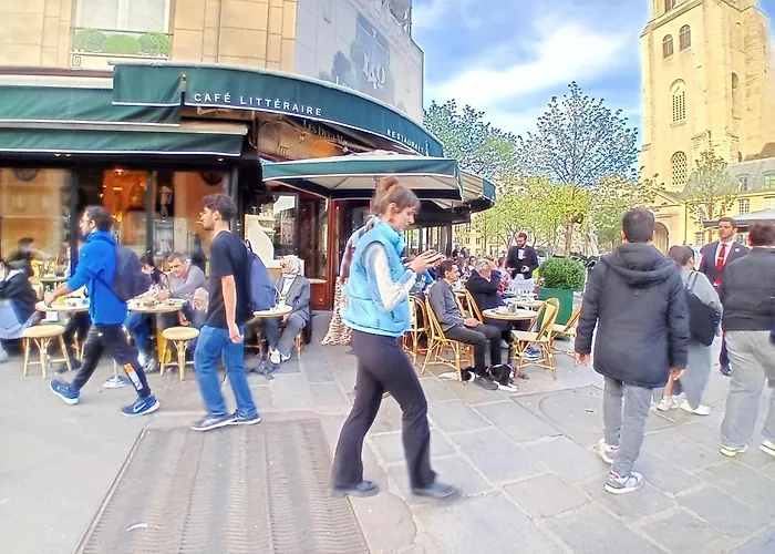 Le Marais,center ,5 Minute Eiffel Tour And Louvre Meusm ,1 Mins Metro *