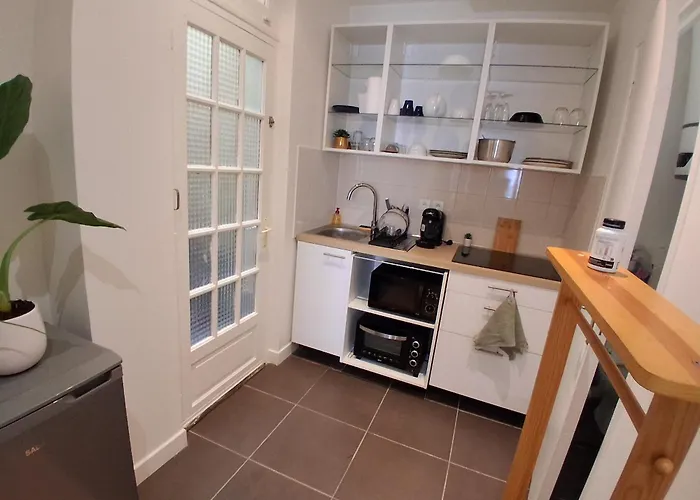 Le Marais,center ,5 Minute Eiffel Tour And Louvre Meusm ,1 Mins Metro Apartment *