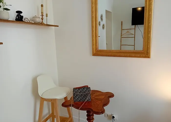 Le Marais,center ,5 Minute Eiffel Tour And Louvre Meusm ,1 Mins Metro Apartment *